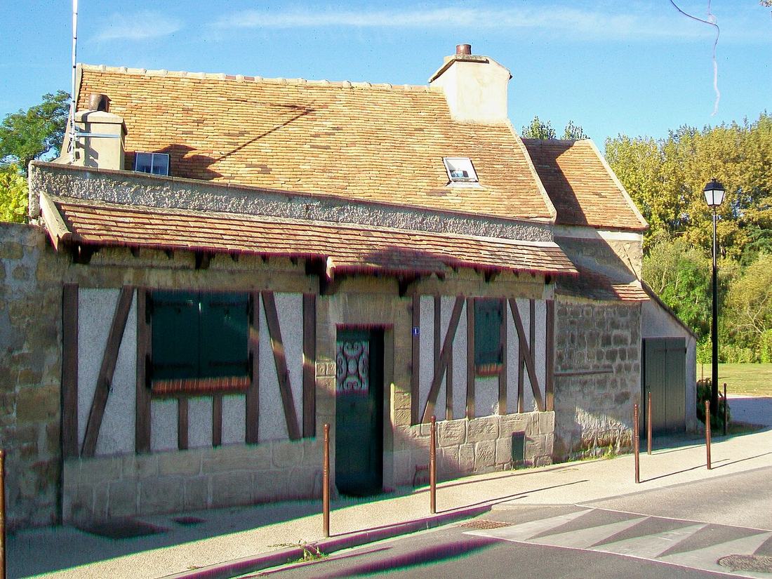 Rue d'un village de France, maisons en pierre