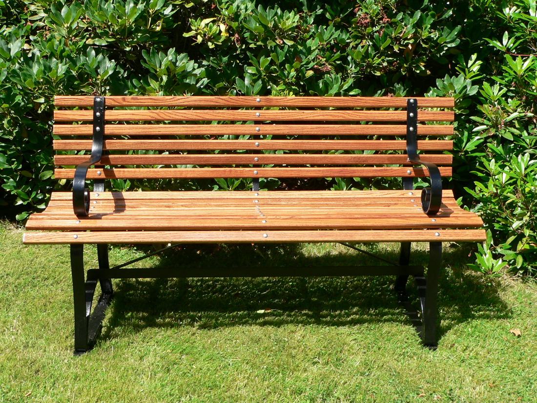 Banc vide dans un parc